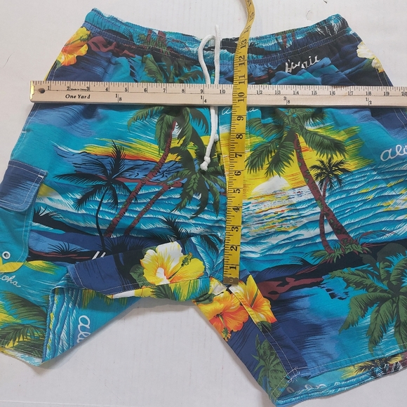 Hawaii Swimwear Shorts Size XL - Picture 7 of 9